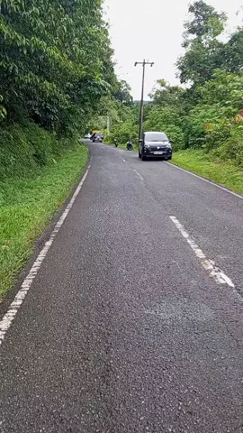 #creatorsearchinsights #musibahtiadaygtau#ditempatygsama#avanza tabrak pengendara Honda Mio pengendara Honda Mio soul meninggal di tempat kejadian.. mobil Avanza masuk ke jurang sedalam lebih kurang 50mt.. tepatnya di alue jok Gampong jambomie DS mane kec mane pidie hr sabtu tgl 22-11-25 kamimohon kpd pemerintah pidie tolong sedikit perhatian untuk di perluasan d daerah itu karna daerah itu jln nya sangat2 sempit dan rawan skali untuk penguna jln#viralkanbiarsampekkepemerintahpidie