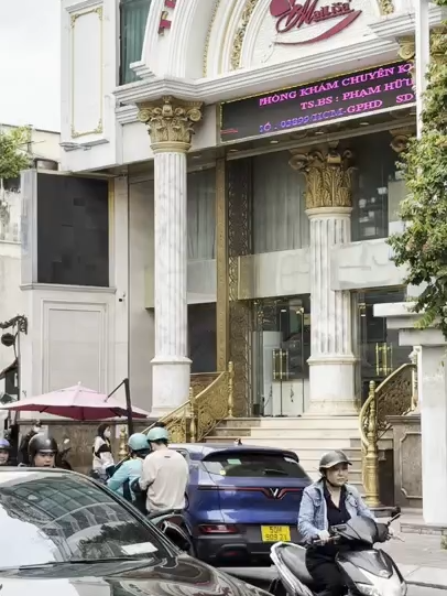 Cảnh tượng tại Thẩm mỹ viện Mailisa TP.HCM sáng 22/11: Ai đi ngang qua cũng ngoái nhìn