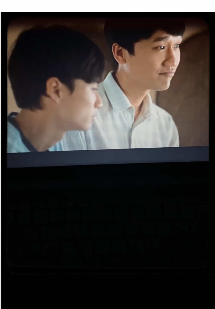 Tình yêu giống như trò chơi đi tìm kho báu vậy, không biết đào được vàng hay mảnh bát vỡ, làm đứt tay mình nữa #tramcamxuc #tinhyeu #tamtrang 