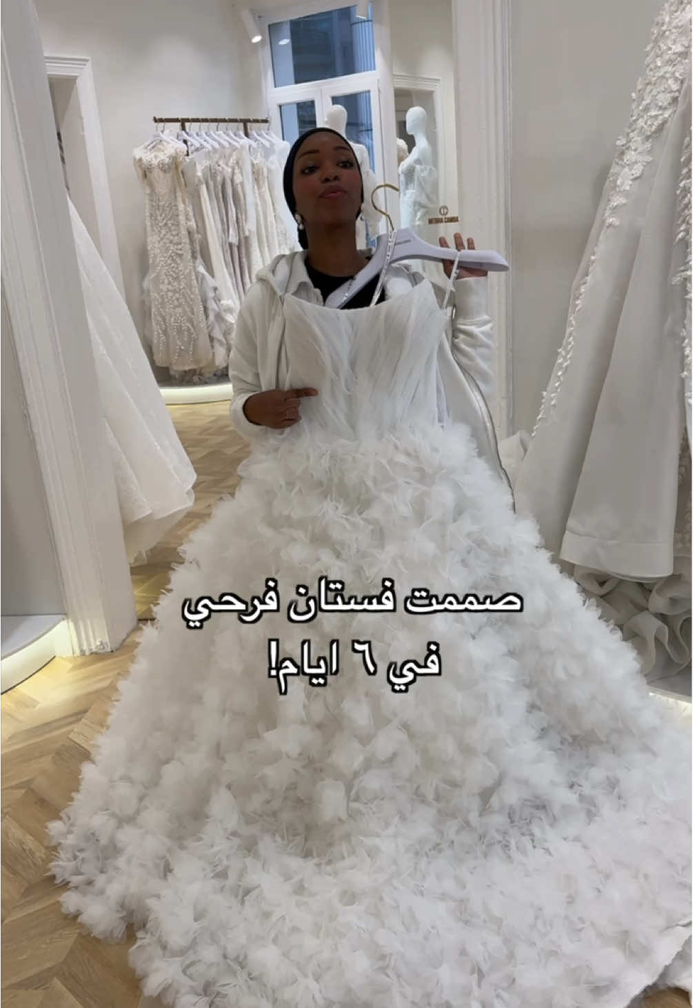 مره كان غريب على عقلي اني اقدر أصمم فستاني زي ما ابغاه بالضبط في هذا العدد من الأيام🤣🏃🏽‍♀️ @Mediha Cambaz Bridal  Ad