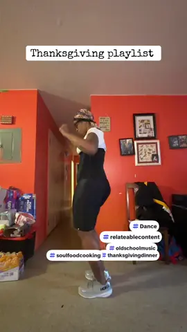 You know the food gonna hit when she plays old school music #fyp #foryoupage #trendingsound #poplipsneighborhood #newcontent 