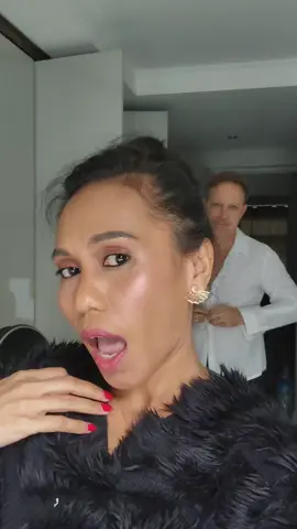 lagi nyanyi malah di ajak gobrol 😆