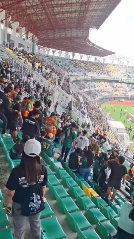 resiko di tanggung sendiri😁🕊🤍💚#arema #persebaya #malang #surabaya 