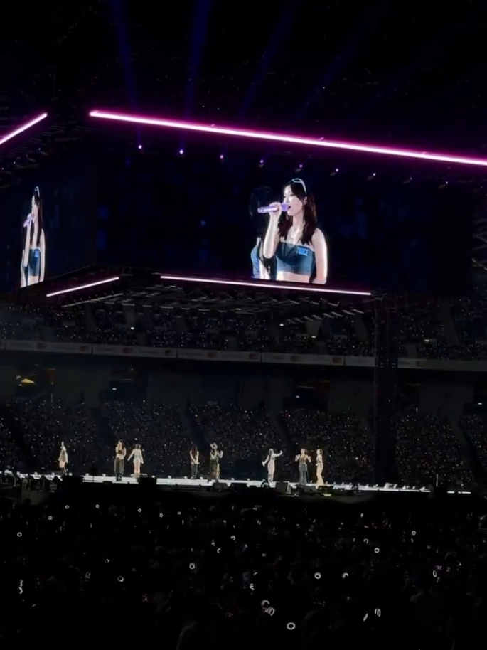 TWICE performing Jolin Tsai's 