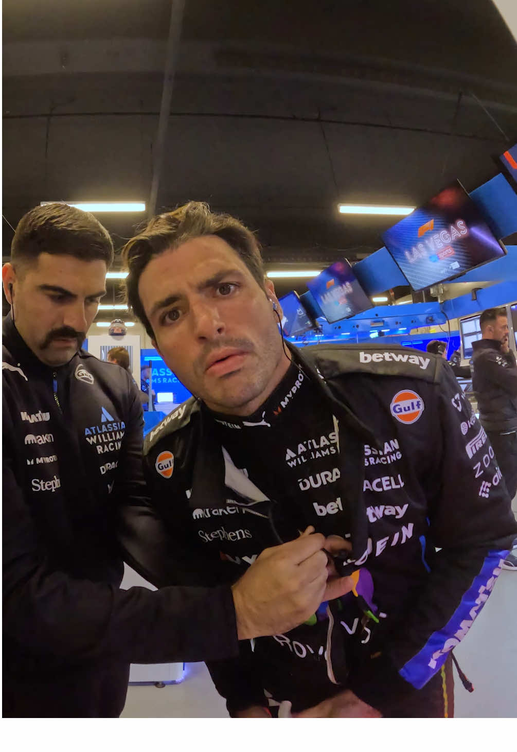 In the mixer during Free Practice with our boys 👁️👁️ #f1 #carlossainz #alexalbon 