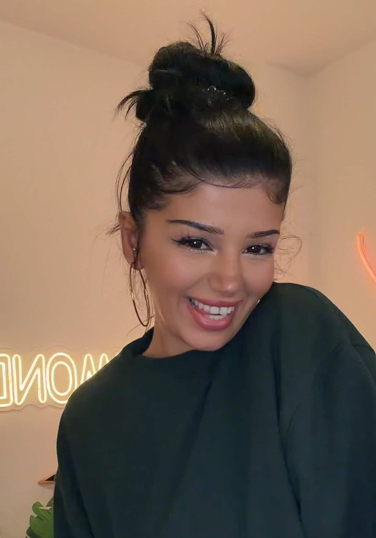 Bitte gibt mir Tipps wie ich es klauen kann (P.s gott sei dank bin ich streamerin geworden und nicht Tänzerin) 😭 #rosemondy #craftattack #drachenei 