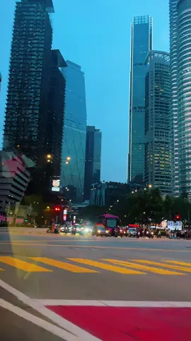 KL’s finest — elegance on the streets, beauty in the skyline. A view you’ll never forget. #kualalumpur #travelmalaysia #skyline #KLCCView 