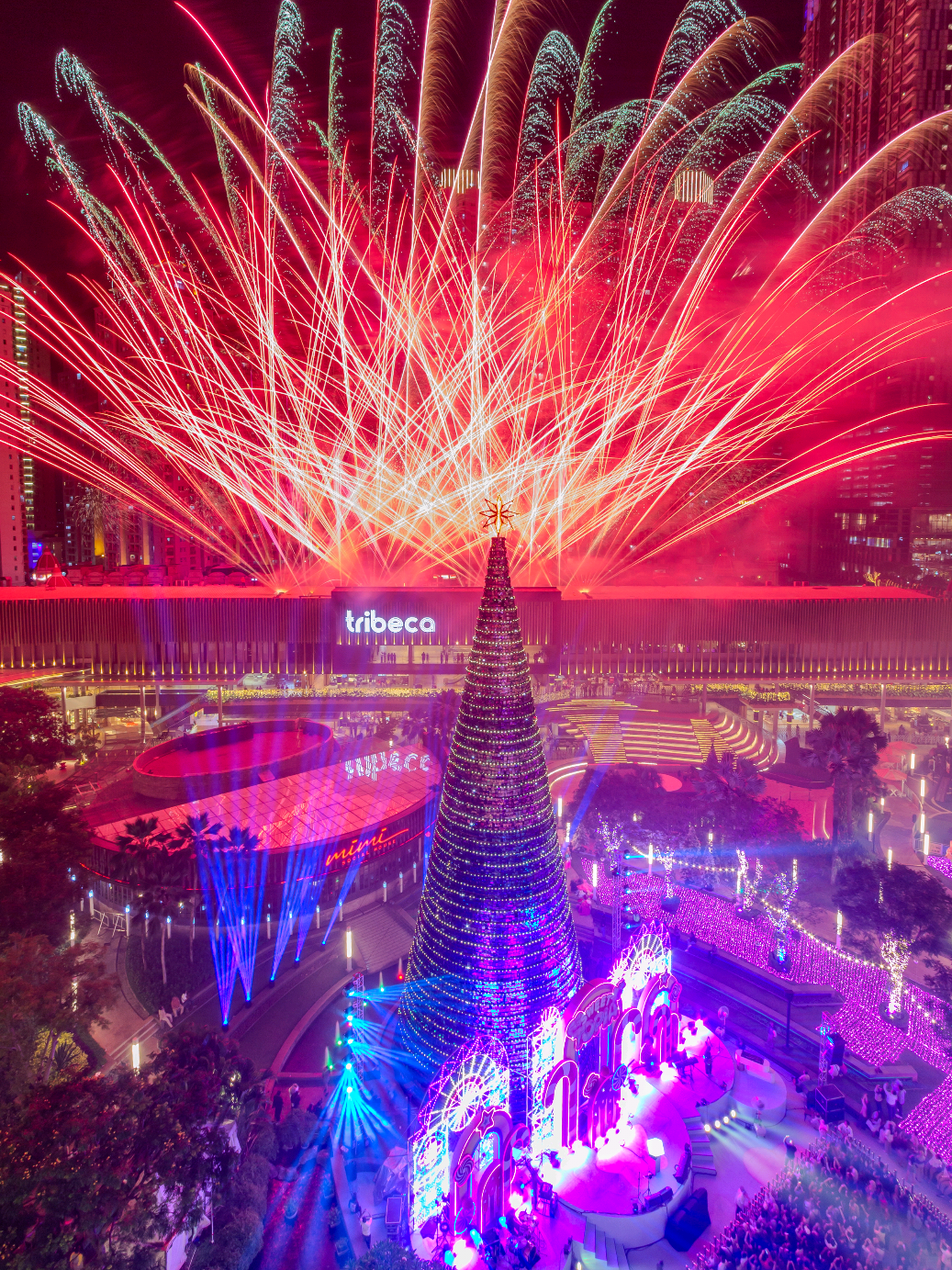 Kembang Api Noel Season di Central Park Jakarta Malam ini 22 November 2025. Untuk hasil foto-fotonya bisa lihat di Instagram: mu_shol