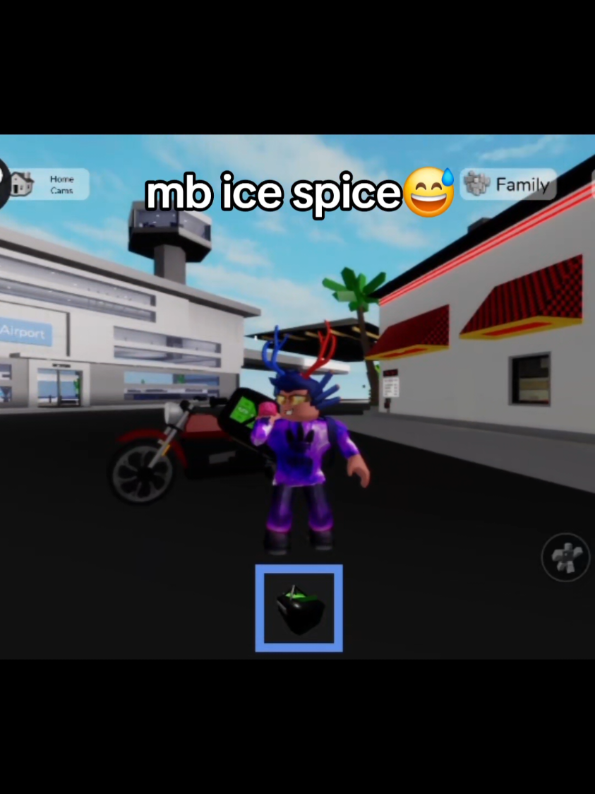 mb ice spice didnt know you were recording😂🫱 #roblox #icespice #sneakin #funny #rich
