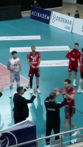 ฟุตเวิร์คทอมมี่ไม่มีแผ่ว 🤭😂 #tomaszfornal #tomekfornal #volleyballplayer #ziraatbankkart #turkey 