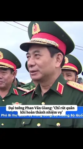 Đại tướng Phan Văn Giang: Bộ đội cần giúp dân sớm dựng lại nhà sau bão lũ.