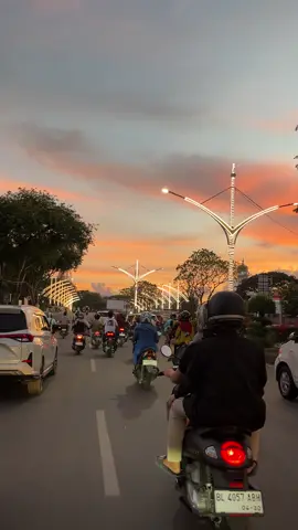 📍vibe banda aceh !!!… #vibes #masjidrayabaiturrahman #bandaaceh #sunset #fyppppppppppppppppppppppp 