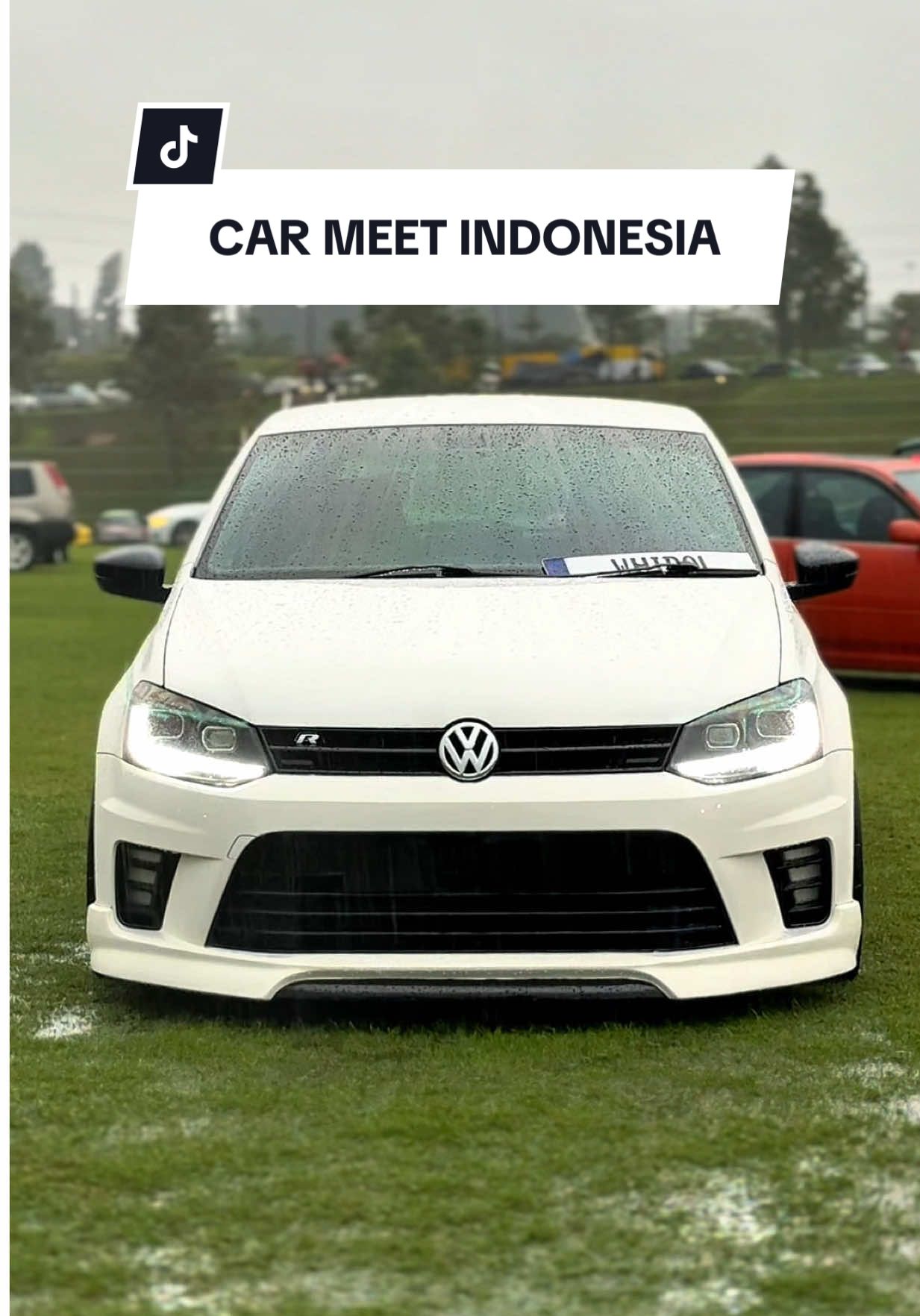 Whipol dan teman-temannya saat hujan 🌧️ ini di Indonesia🇮🇩—tepatnya @autokultur.id Lido Music & Arts di Sukabumi! Tapi rasanya.. kok bisa ada acara mobil secantik ini? 😍 Oh ya, mobil apa yang perlu kita review?