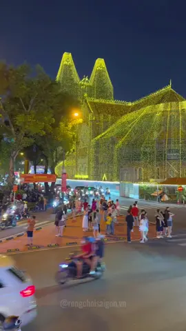 Nhà Thờ Đức Bà lên đèn rồi đi check in thôi cả nhà #rongchoisaigon #saigon #nhathoducba #xuhuong 