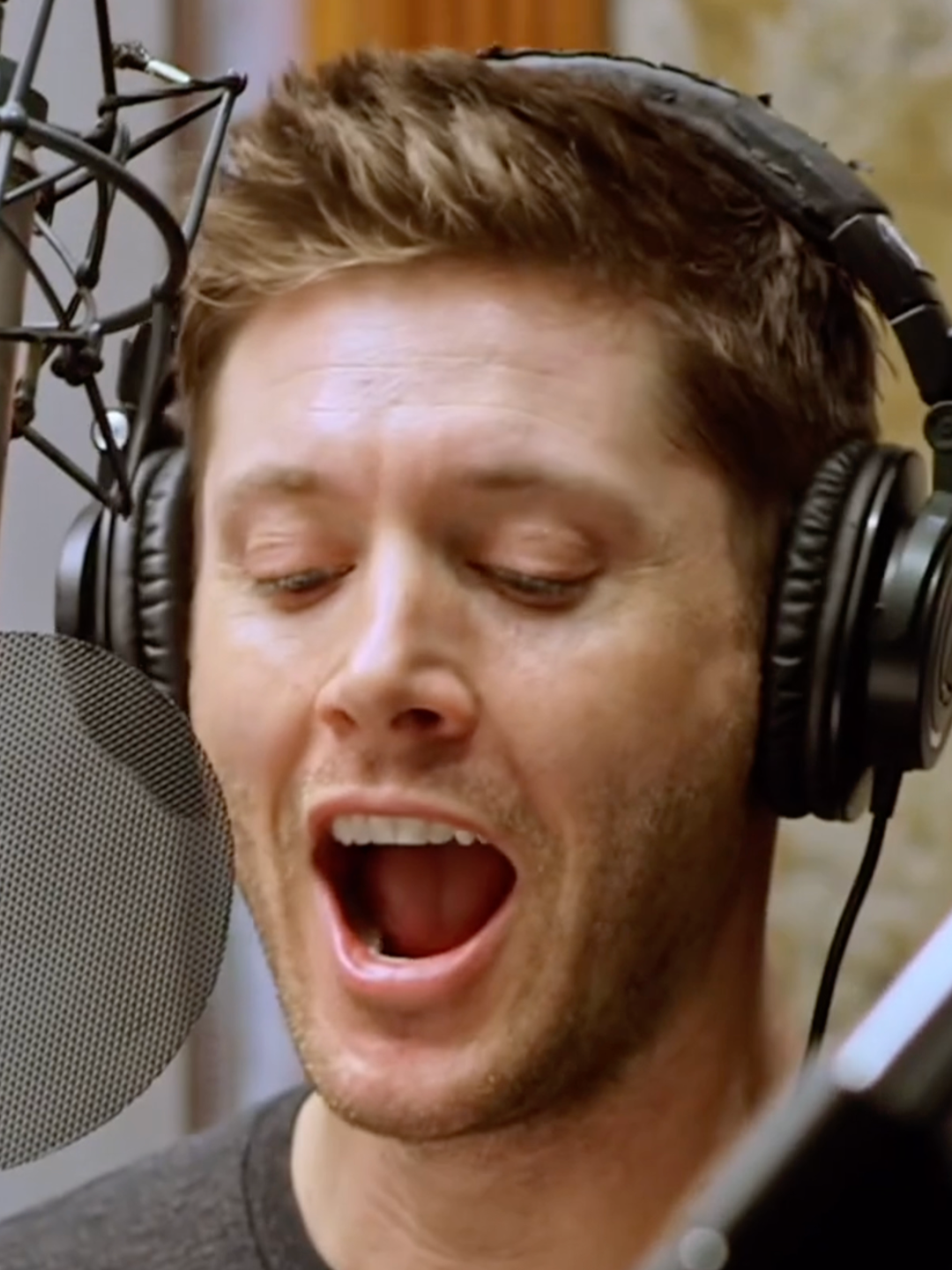 O Jensen Ackles se empolgou até demais nesse episódio de ̶S̶u̶p̶e̶r̶n̶a̶t̶u̶r̶a̶l̶ Scoobynatural! 🐕🚐 #supernatural #scoobydoo #scoobynatural #behindthescenes