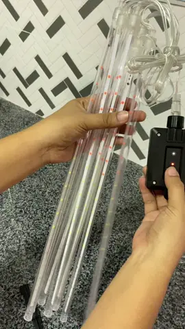 Kakaibang desig mukhang meteor shower pero solar christmas lights yan. #christmaslights #solarchristmaslights #solarlight #meteorshowerlights #meteorchristmaslights 