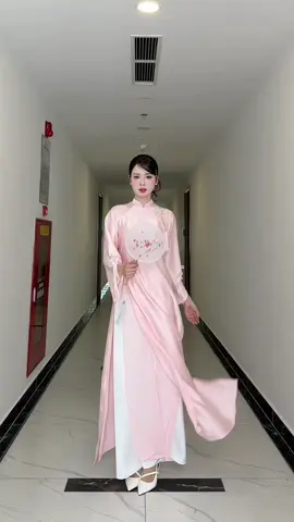 Trả lời @Thơm Mũm Mĩm  mặc vào cái có bao nhiu chồng cho hết 😆😆 #aodai #xuhuong #muataitiktok #tiktokshop 