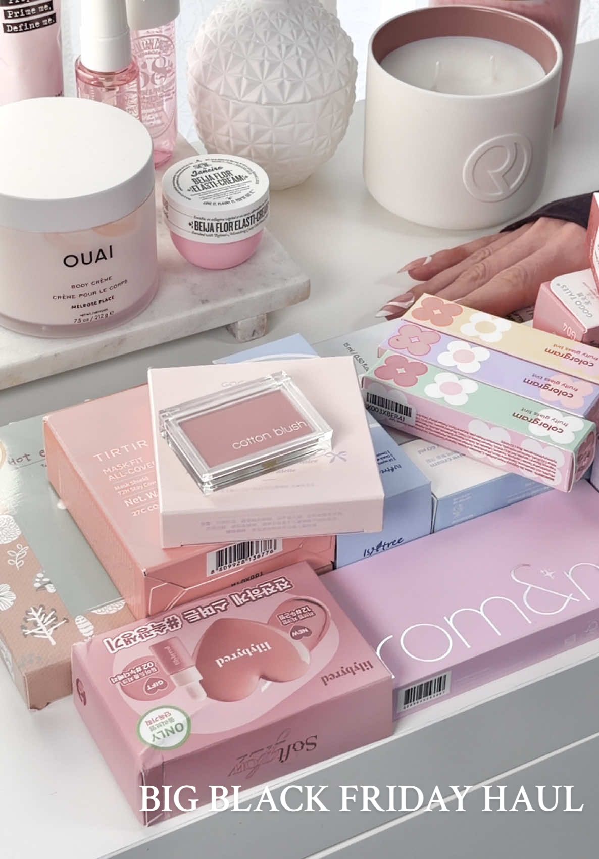 Let's unbox my @YesStyle Black Friday Mega Sale haul 🌸✨ Currently YesStyle has the biggest sale of the year with up to 50% off & over 200 products discounted! And for the next 72h you can save an additional 18% OFF with code BF18LEA the highest code ever offered And there's of course my usual code YESLEA for 12% off orders over $59 @TIRTIR Inc. mask fit all-cover cushion 27C @gogotales.official sweetish soft comprehensive powder palette 003 WaterLuster lip gloss g02, 904 @Colorgram US fruity glass tint 04, 07, 05 (in order swatched) @진.짜 릴리바이레드 LuvBeam cheek gift set # 12 Honyaradoh hot eye care mask Soon Jung 2x barrier intensive cream @ISNTREE OFFICIAL hyaluronic acid serum @SKIN1004 US pore minimizing quick clay stick mask #YesStyle #kbeauty #unboxing #koreanmakeup #haul 