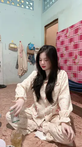 Đi uống cho xã xui 😂  #kênhcủatuyền #tiktok #xuhướng #TuyềnClothing #đồbộxinh 