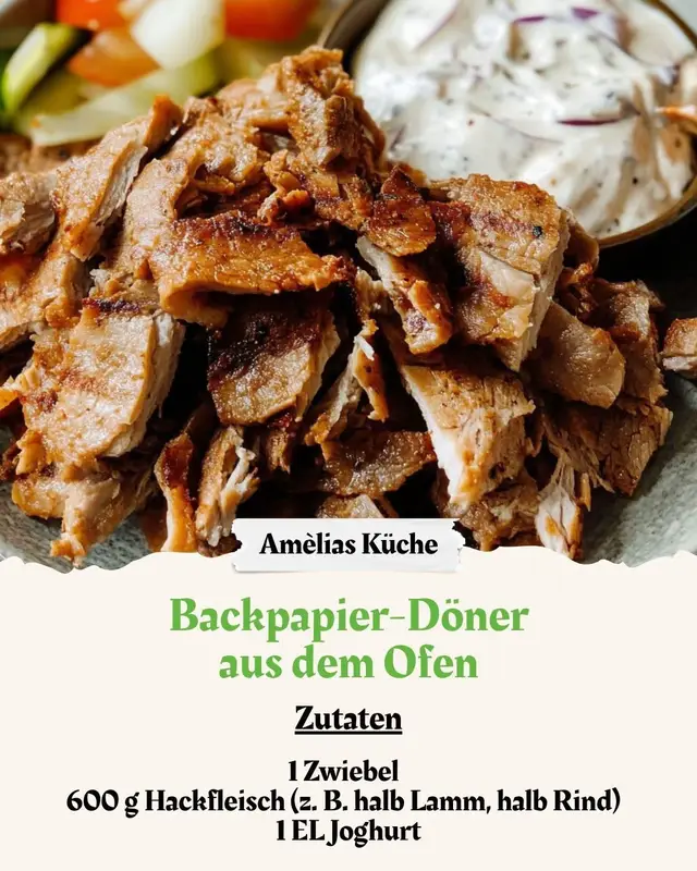 Zutaten: - 1 Zwiebel - 600 g Hackfleisch (z. B. halb Lamm, halb Rind) - 1 EL Joghurt - 1 TL Edelsüßpaprika - 1 TL gemahlener Pfeffer - 1/2 TL Kreuzkümmel - Chiliflocken nach Belieben - 4 Backpapier-Zuschnitte Vorbereitung: 1. Zwiebel mithilfe einer Vierkantreibe fein reiben. Zusammen mit Joghurt und allen Gewürzen gründlich unter das Hackfleisch kneten. 2. 1/3 des Hackfleisches auf einen Bogen Backpapier geben, einen weiteren Bogen darüberlegen und mit dem Nudelholz sehr flach rollen. Das obere Backpapier entfernen. 3. Ausgerolltes Fleisch zusammen mit dem Papier einrollen und auf ein tiefes Backblech geben. Vorgang mit übrigem Hackfleisch wiederholen. 4. Hackfleischrollen im vorgeheizten Ofen (Ober-/Unterhitze: 200 °C) 20 Minuten garen. Danach vorsichtig vom Backpapier lösen und in die dönertypische Streifen schneiden.