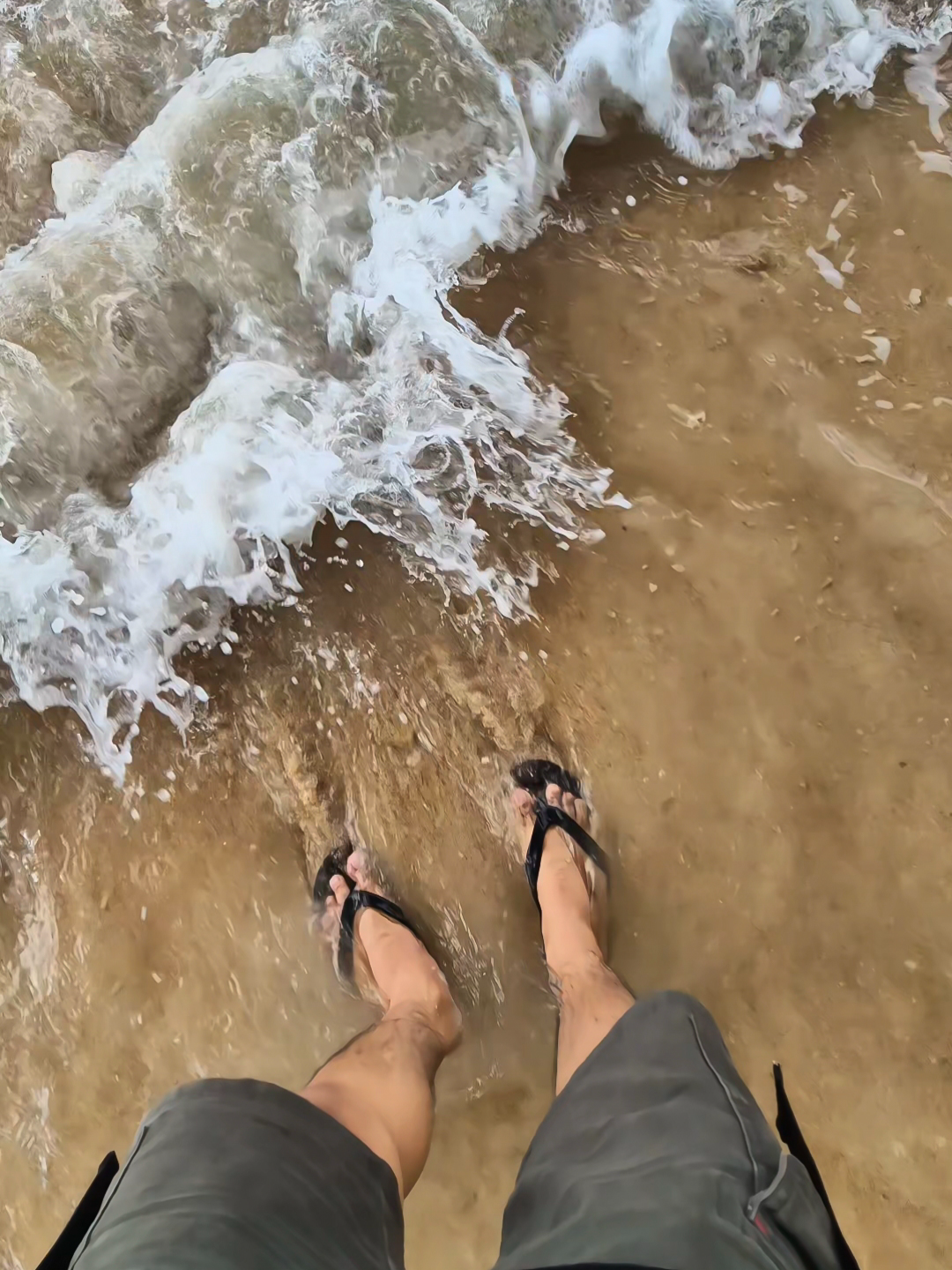 #bahanstory #trenggalek #pantaikaranggongso #videotravel #indonesia #mentahanvideo #pantaiselatan #vibes #hd #berandafyp