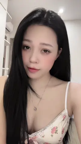Yêu đúng người là thanh xuân, yêu sai người là trưởng thành. Còn yêu em Là định mệnh😛