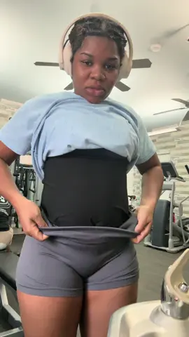 Early morning run….. #sweetsweatrollongel #saunawaisttrainer #fypシ #goviral 