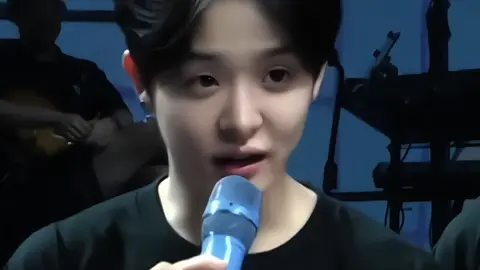 POV(jihoon): jam menunjukan pukul 08.00 pagi, kamu membuka mata rasanya terlalu berat, saat kamu mendudukan badanmu, rasanya dunia ini berputar tak beraturan, sakit sekali. pada akhirnya kamu izin tidak datang ke sekolah. kamu tinggal sendirian di rumah yang tidak terlalu besar tapi cukup untuk dirimu. kamu tidak tinggal dengan orang tuamu lagi, kamu memilih untuk mencari kosan di dekat sekolah. kamu sudah meminta tam sekelasmu untuk mengizinkan mu kepada guru yangg masuk. kamu hanya bisa terbaring lemah di atas kasur, untuk mengambil minum saja rasanya susah sekali. saat kamu ingin memejamkan mata untuk kembali tidur, tiba tiba saja ponsel mu berbunyi berkali kali. kamu lihat siapa yang menelfon kamu terdiam ternyata dari jihoon.  kenapa dia? tumben?.  dengan takut takut kamu mengangkat telfon nya, suara berat itu mulai berbicara  