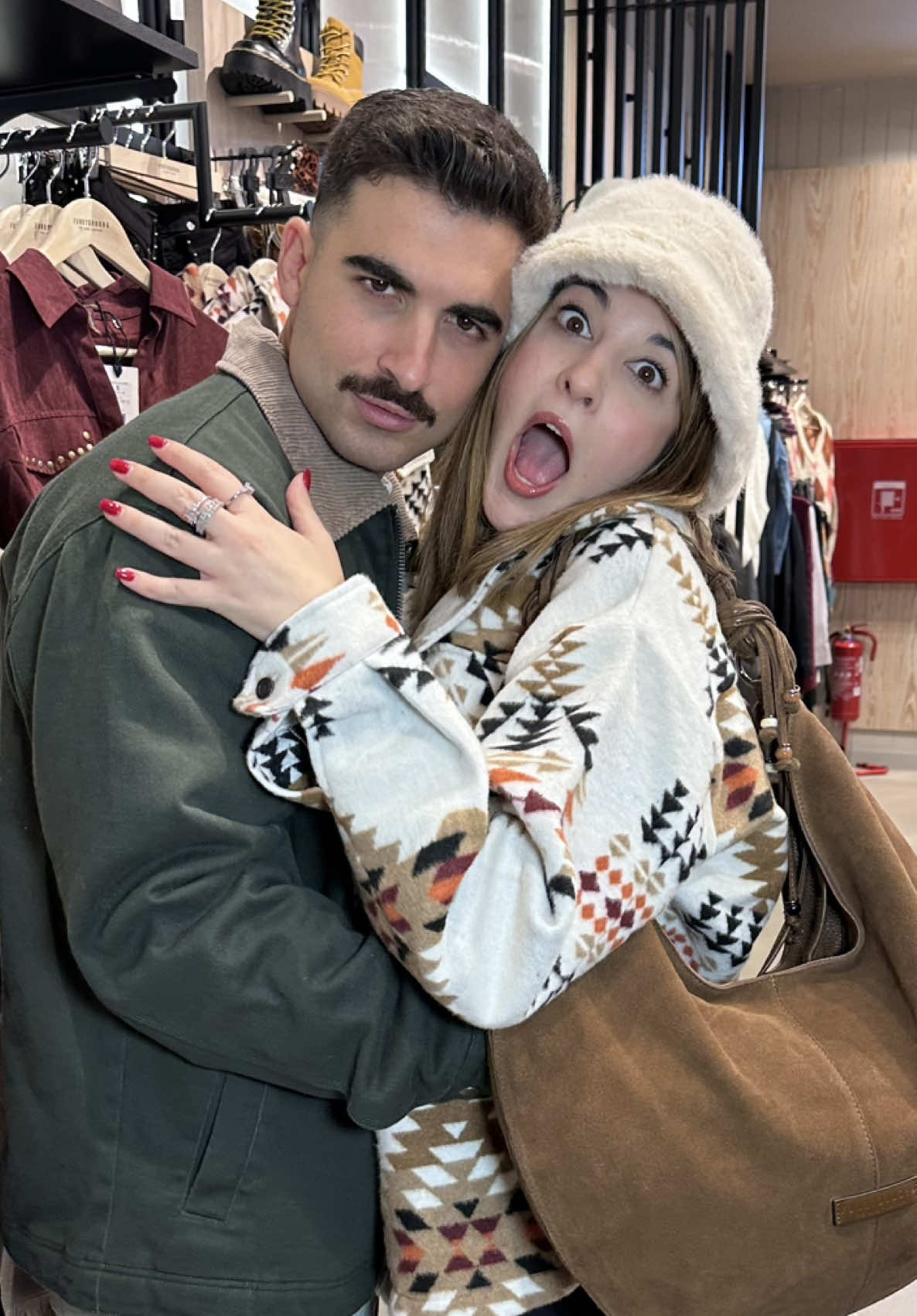 #advertisment Κάποιες φορές μπορεί να συμβαίνει το ακριβώς αντίθετο απ αυτό που νομίζουμε. Γι’ αυτό πρέπει να είμαστε προσεκτικοί @giannis boutos 😉. Τουλάχιστον στη @Funky Buddha συμβαίνει ΑΥΤΟ ΑΚΡΙΒΩΣ ΠΟΥ ΝΟΜΙΖΟΥΜΕ🤣 BLACK FRIDAY με εκπτώσεις έως και -50%. #funkybuddha_ 