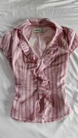 The cutest Hollister top 🩰🤎 @hollister #hollisterpartner #hollister #hollisterhaul #fashion #haul 