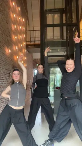 @Zara Larsson 👑💅🏼🐬🌺 DC: @Lola 😍 #zaralarsson #lushlife #viral #fyp #dance @Emma Bang @Mathilde 