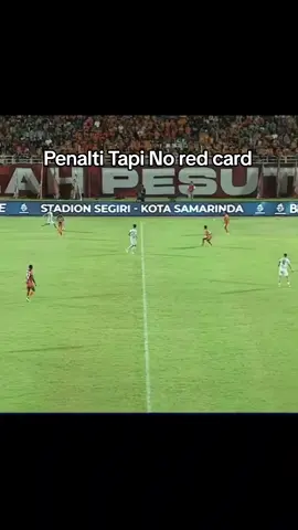 Serius tanya nadeo kenapa gak di kartu?? Ya minimal yellow card Permainan borneo bagus sebenarnya TAPI keputusan wasit sangat 🗿#CapCut #borneovsmadura #borneofc #maduraunited #sepakbolaindonesia 