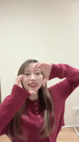 #シルエット 踊ってみました！！ とりあえず形にはなりました🫣最初真顔🤫 後日NG集投稿します！！ NG週は間違えてじゆう気ままに踊ってるのも見れるかもです🫣 お楽しみにお待ちください💓‪ ちなみに、久々の前髪センター分けです🫣 #シルエット#シルエット踊ってみた #モデル募集