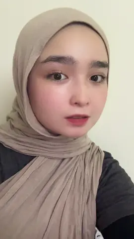 Yang mane jenis cepat berperluh then makeup selalu crack korang try foundation ni memang lurver..#fyp #foundationhack 