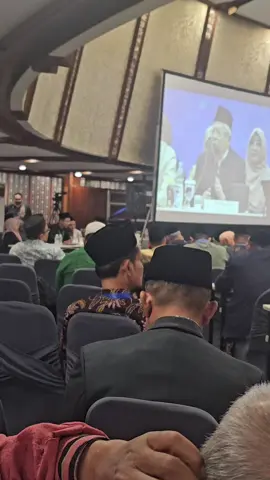 Semoga dalam Munas @muipusat ini akan menghasilkan Pemimpin baru dan para pengurus yang bisa meneguhkan peran ulama yang berperan dalam Kemandirian Bangsa dan melindungi serta mensejahterakan Ummat.. #muipusat #munasmui #rakyatindonesia #ormasislam 