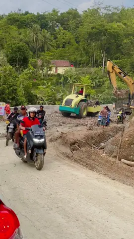 Kondisi hari ini di Kawasan longsor Totogan  #kebumen24jam  #karangsambung_kebumen  #longsor  #kebumen  #kebumeninfo  @beritakebumen  @KEBUMEN VIRAL  @Kebumen Update 