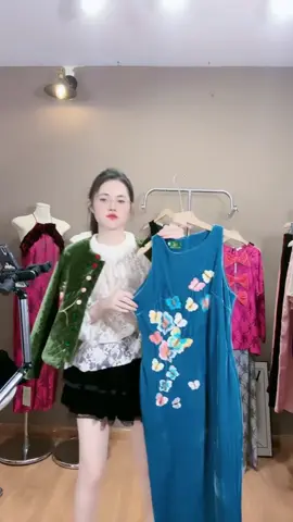 Váy Nhung The Thêu Bươm Xanh Form Ôm