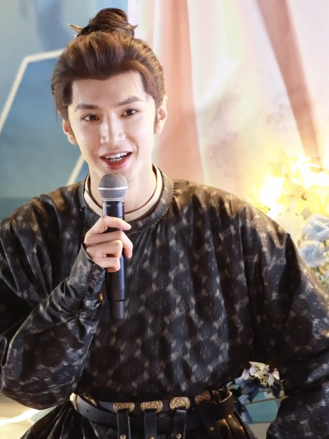 22.11.2025 น่ารักตัวเท่าโลกเป็นแบบนี้นี่เอง🥰💙 🎬หยวนเป่าจัด งานปิดกล้องซีรีส์เรื่อง  江山为聘  Jiāngshān wèi pìn 🖍️นักเขียนนิยาย :  Xing Yanyan 🎎 นำแสดงโดย เฉินเจ๋อหย่วน รับบท 英寡 อิงกั๋ว 📍ผู้ผลิต S+ Hunan TV , Mango TV      Shangxiang Entertainment      Beijing Nice Interactive      Entertainment ,Opening Films  📍แพลตฟอร์มออกอากาศ      Mango TV , Hunan Satellite TV 📍 ผู้กำกับ Zhang Yanjie      ( ผลงาน ตำนานฉู่เฉียว 2 ) 📍เริ่มถ่ายทำ 15 สิงหาคม 2025     พิธีเปิดกล้อง 17 สิงหาคม 📍ระยะเวลาถ่ายทำ 120 วัน 📍 จำนวน 36 ตอน 📍สถานที่ถ่ายทำ เหิงเตี้ยน #chenzheyuan #เฉินเจ๋อหย่วน  #yinggua #อิงกั๋ว 