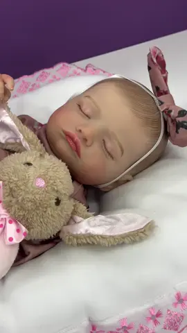 Pequenos sonhos, grandes fofuras… 😍 Nosso bebê reborn está pronto para encantar você enquanto descansa! Corpo todo de vinil siliconado e cabelinho pintado fio a fio. Aproveite que está na Black! 💜🖤 📍Loja Malki - Shopping Aurora 📍Loja Malki - Shopping Boulevard  📍Quiosque Malki - Shopping Catuaí  www.malki.com.br #bebereborn #bonecareborn #boneca #rebornbaby #baby 