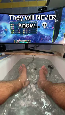 🛁 Live dans le bain tous les jours sur Twitch à 17h lien en bio: Twitch.Tv/Juchokbar ⚡️#leagueoflegends #gaming #live #twitch #hotmommy 