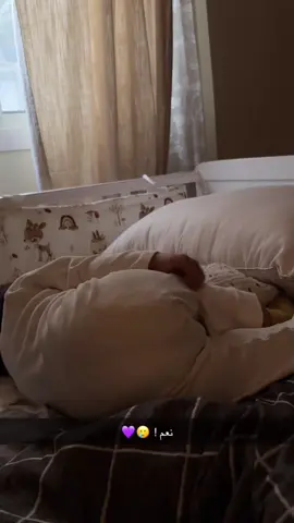 يصحى ويطبطب على نفسه ويرجع ينام🥹💜، ما شاء الله💜💜 #t21 #downsyndrome #متلازمة_داون #sleeping #sleep