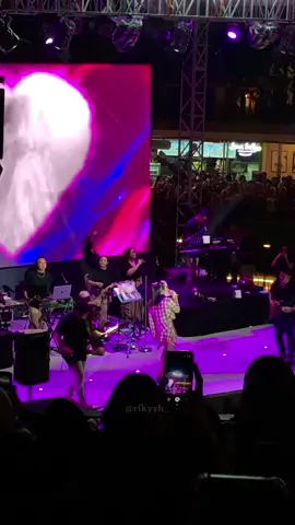 Magical voice😭❤️ Kali Kedua special perform at Taman Literasi Blok M #fancam #raisaandriana #kalikedua #myrepublic #blokm 