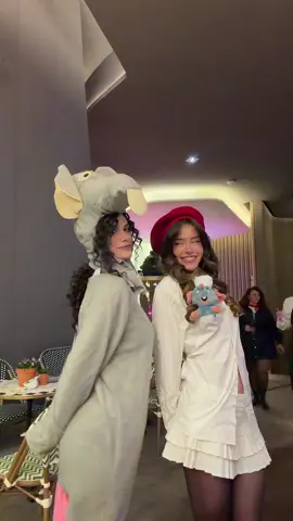 Matchy matchy pour l’anniversaire de @Lena Situations ✨ (le thème c’était Paris) ❤️