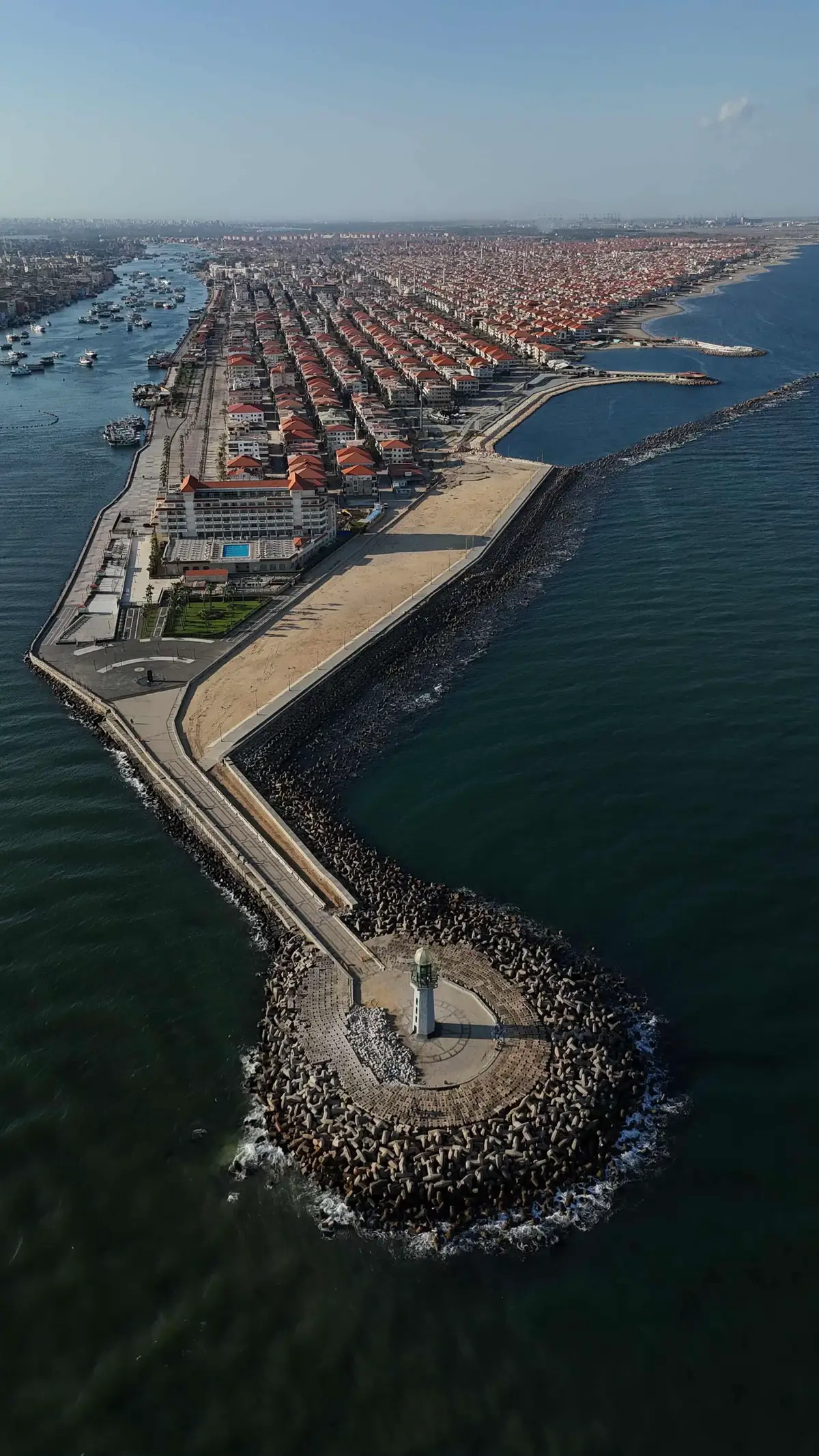 📌 Ras El Bar, Damietta, Egypt 🇪🇬 The city where the Nile River ends its journey and meets the Mediterranean Sea in a truly majestic scene.#دمياط #راس_البر #اللسان #بحر #عزبه_البرج 