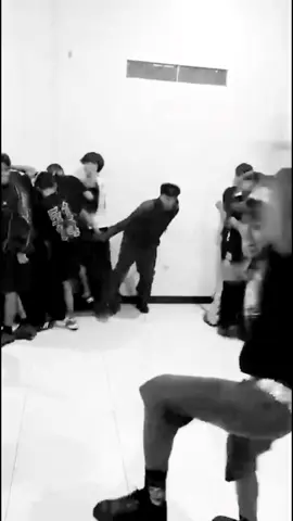 mosh for fun they said😂