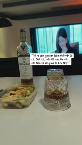 Chỉ cần đơn giản thế này thôi Xem 1 bộ phim yêu thích, nhâm nhi li rượu với ng mình yêu 🌹🌹, và mai có cả ngày đi chill chill với gia đình 🏠 #thammyquangtuan 