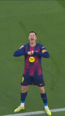 LEWANDOWSKI DOING WHAT HE DOES BEST AT THE NEW CAMP NOU 🔥 #LALIGA #barcelona #lewandowski #futbol #football 
