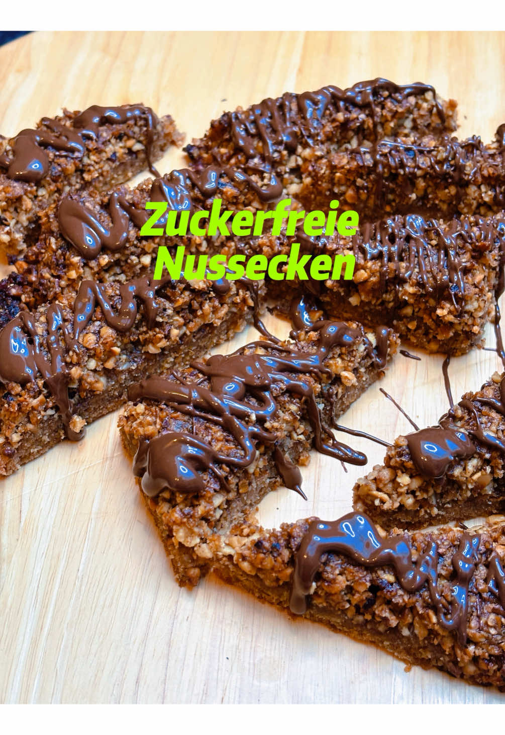 ✨ Zuckerfreie Nussecken – endlich ohne schlechtes Gewissen! ✨ Diese Nussecken sind komplett zuckerfrei, aus Dinkelvollkornmehl und mit 30 % gemahlenen Mandeln – dadurch viel diabetikerfreundlicher und richtig schön saftig. 🤎🌰 Die Zutaten bekommst du bei Prozis (link in Bio) und mit meinem Code DANIBJSC sparst du 10% 😍 Ich verspreche: Niemand merkt, dass sie ohne Zucker gemacht sind! 👉 Speichern & später nachbacken 👉 Kommentiere „Rezept“, wenn du die genauen Mengen möchtest! #zuckerfrei #zuckerfreierezepte #nussecken #diabetiker #kinderrezepte  @Prozis_official @OACE @Jax 