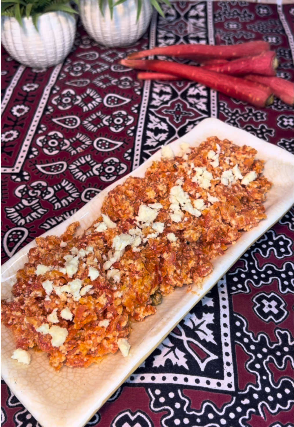 Gajjar ka halwa easy and delicious winter treat 🥕 Ingredients: 🥕🧑‍🌾 Desi ghee 1 tbs Green elaichi 4-5 Gajjar ada kilo (kadu kash) Milk 600ml  White sugar 1/2 cup  Malai 1/2 cup  Khoya 2-3 tbs For garnish 🌚 Nuts as much as you like 🥜🌰 Khoya as much as you like  #gajjarkahalwa #fypage #viral #fyp #cooking 