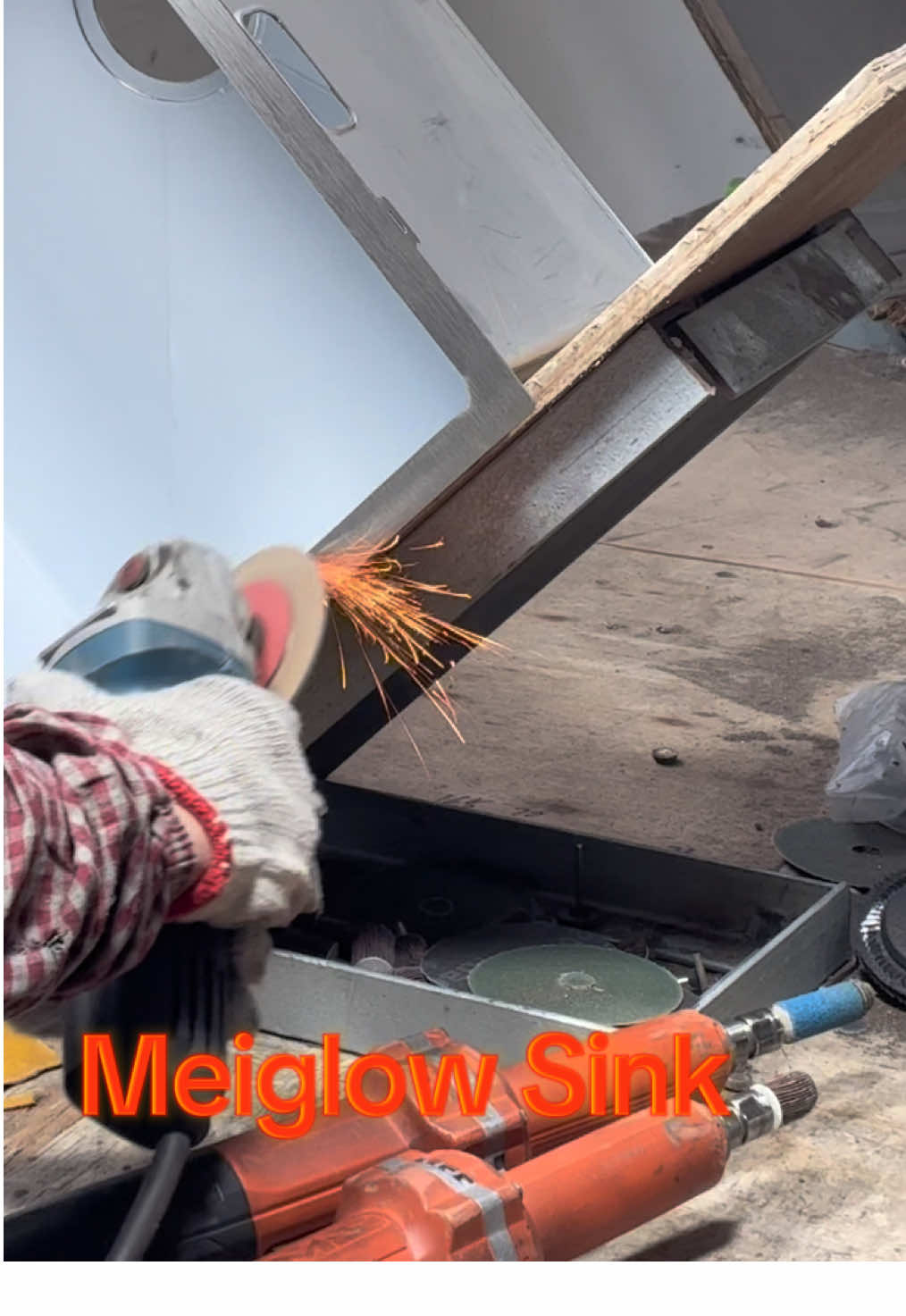 Meiglow stainless steel sink manufacturer – Polishing #polished #sinkmanufacturer #kitchensink #stainlesssteelsink #kitchensinkfactory 